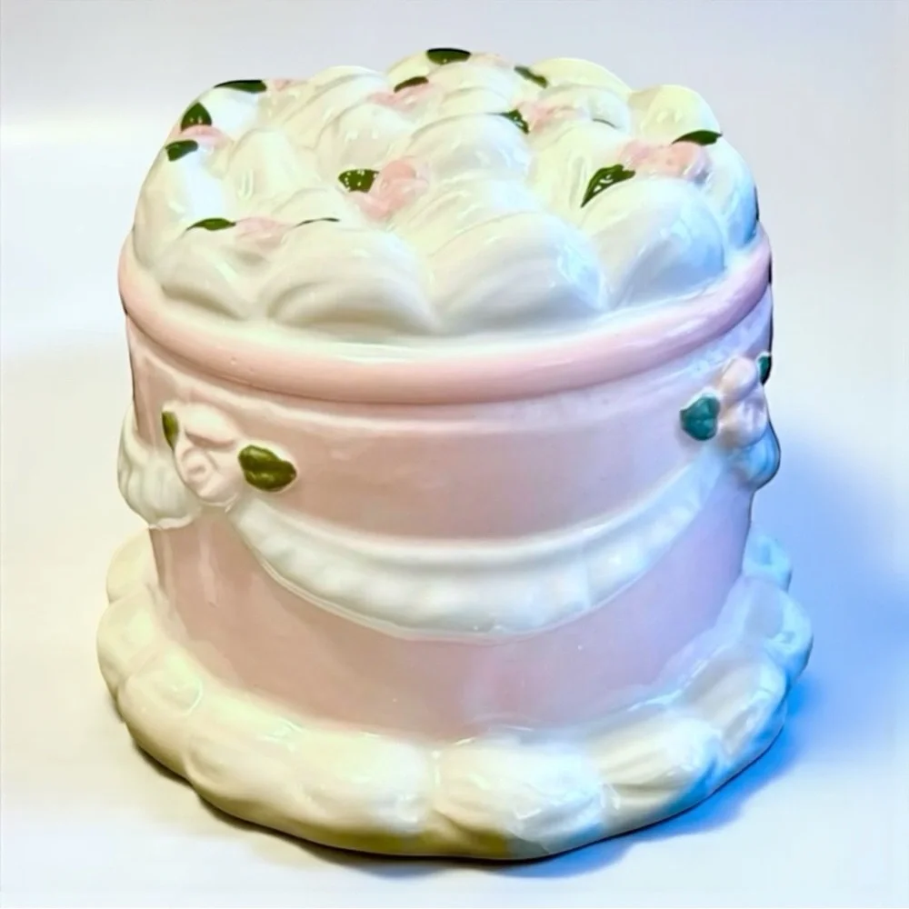 Urban Outfitters Cake Candle, Pink Ceramic Dessert Candle Cottagecore Decor NWT